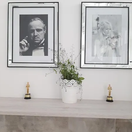 Hollywood Piotrkowska Klimat,jakosc,styl Лодзь